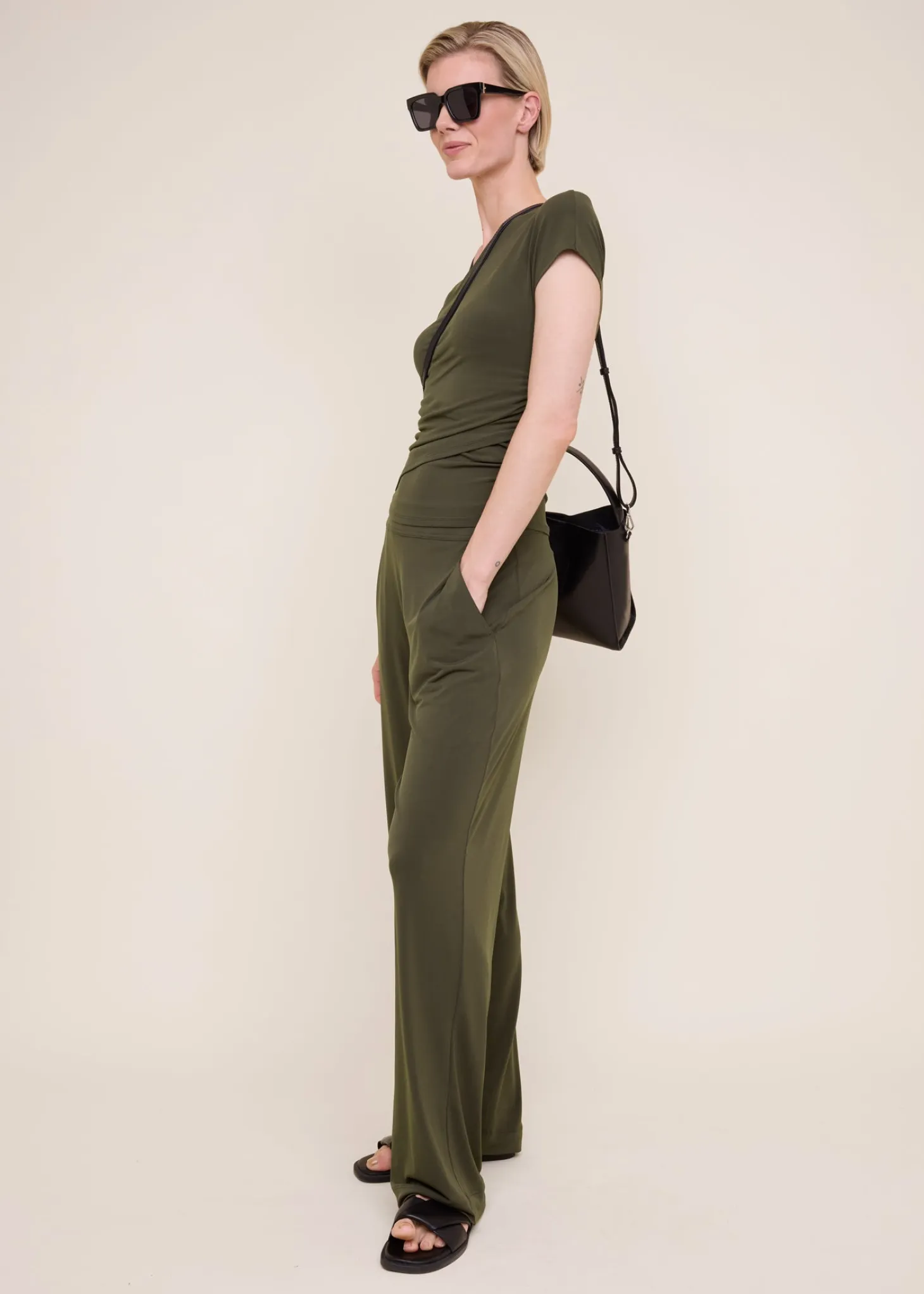Drape travel top