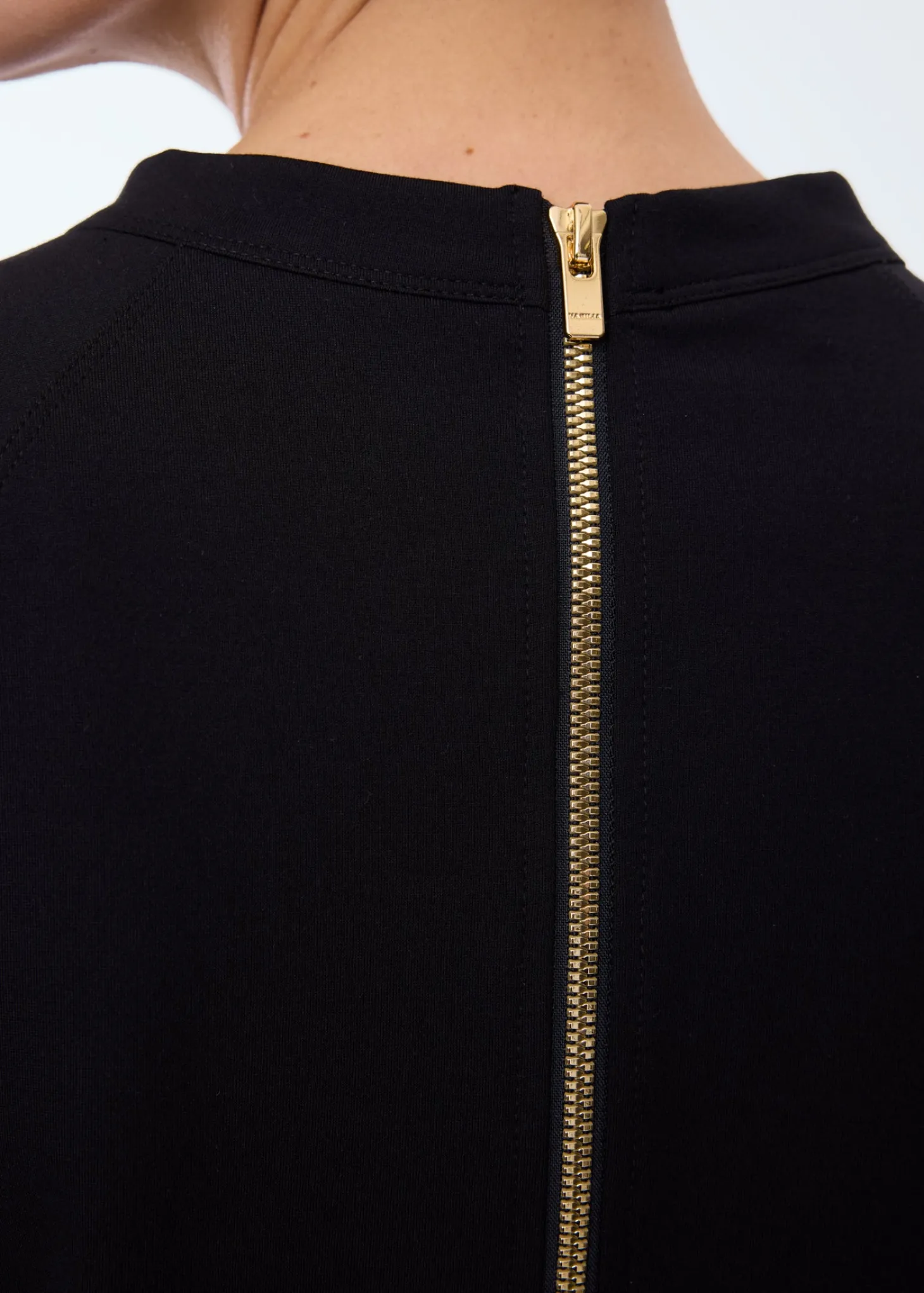 Pleated sleeve punto top