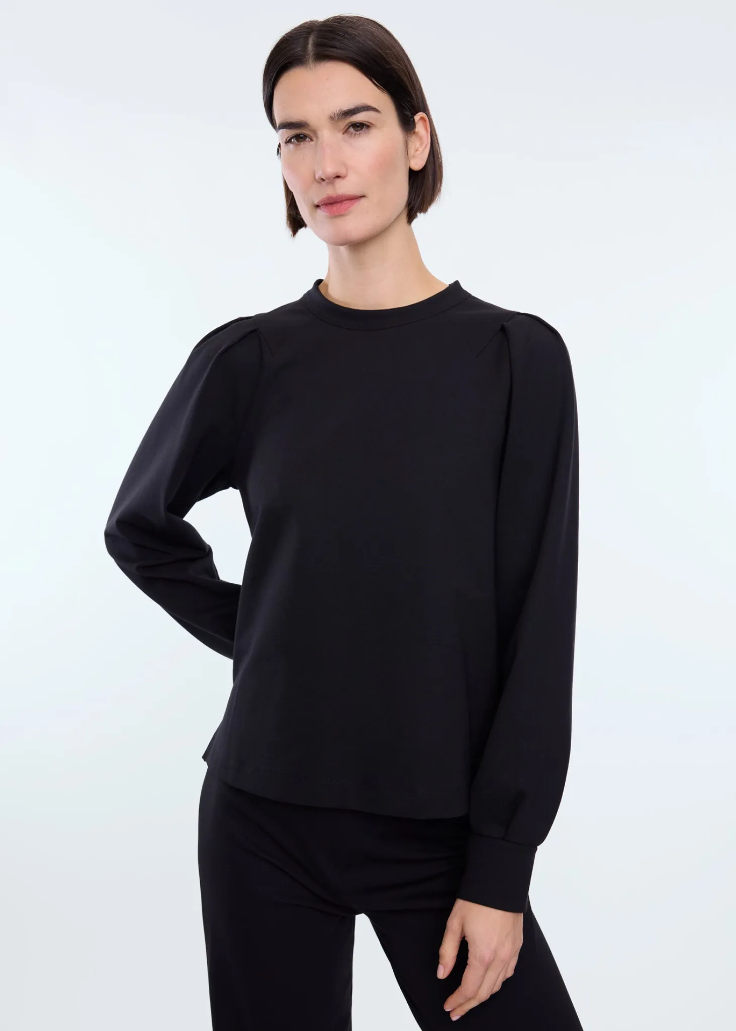 Pleated sleeve punto top