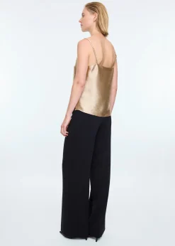 Strap metallic top