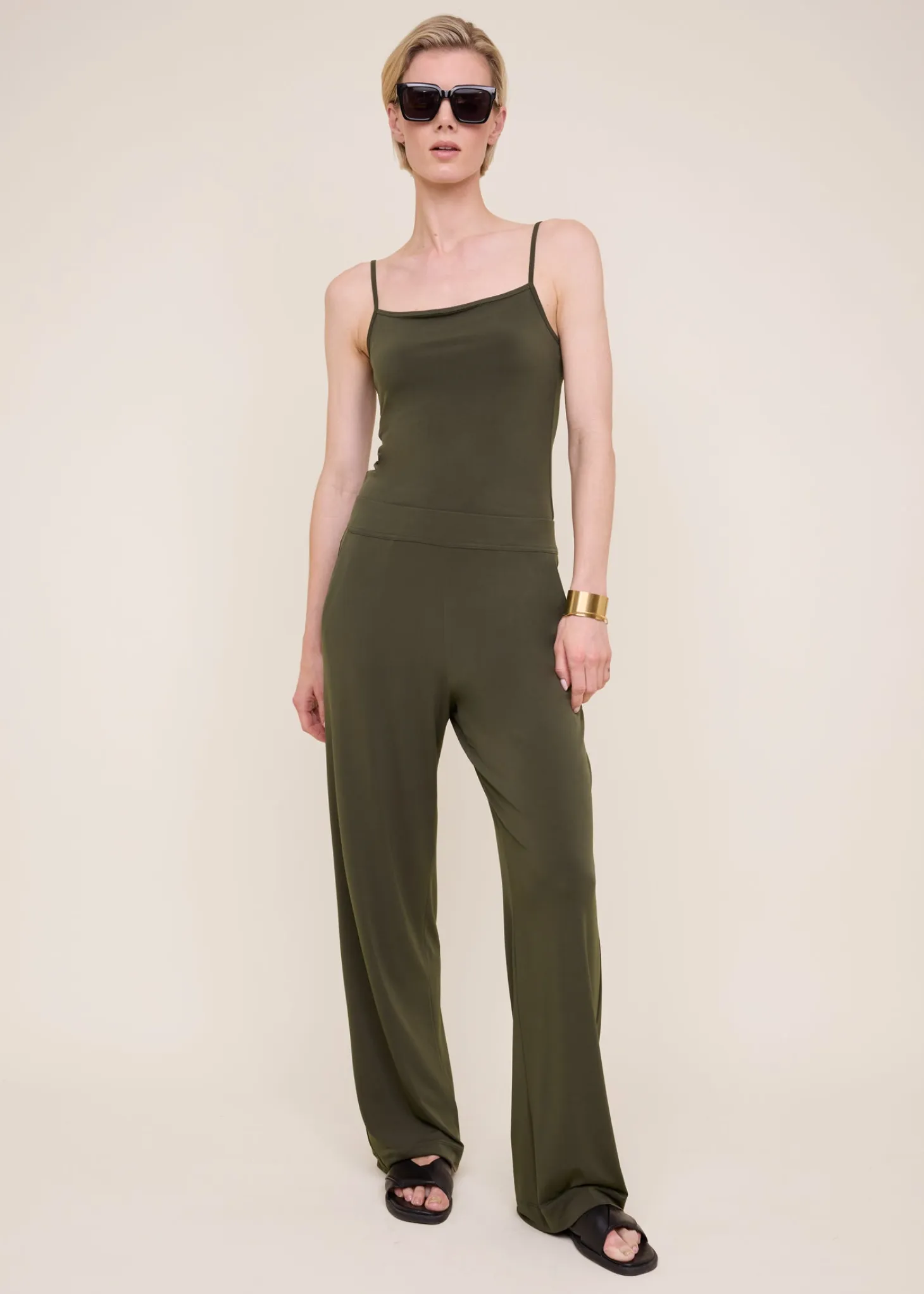 Thin strap travel top