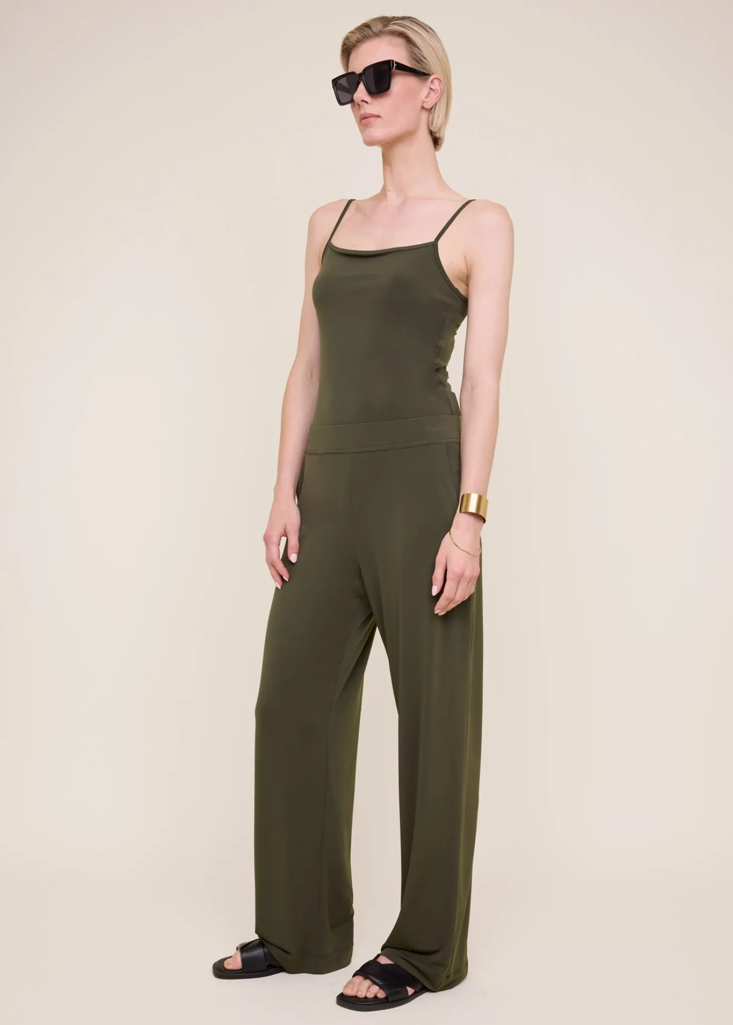Thin strap travel top