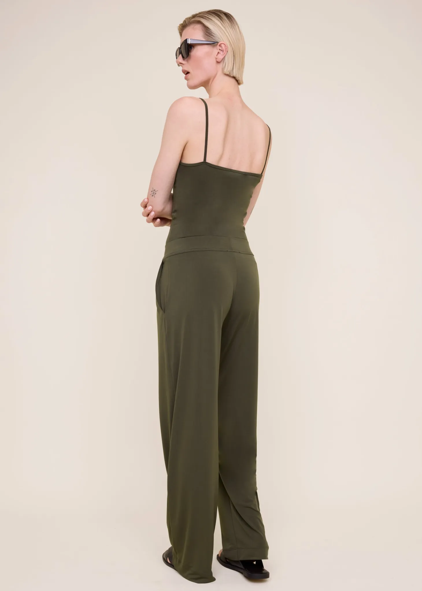 Thin strap travel top