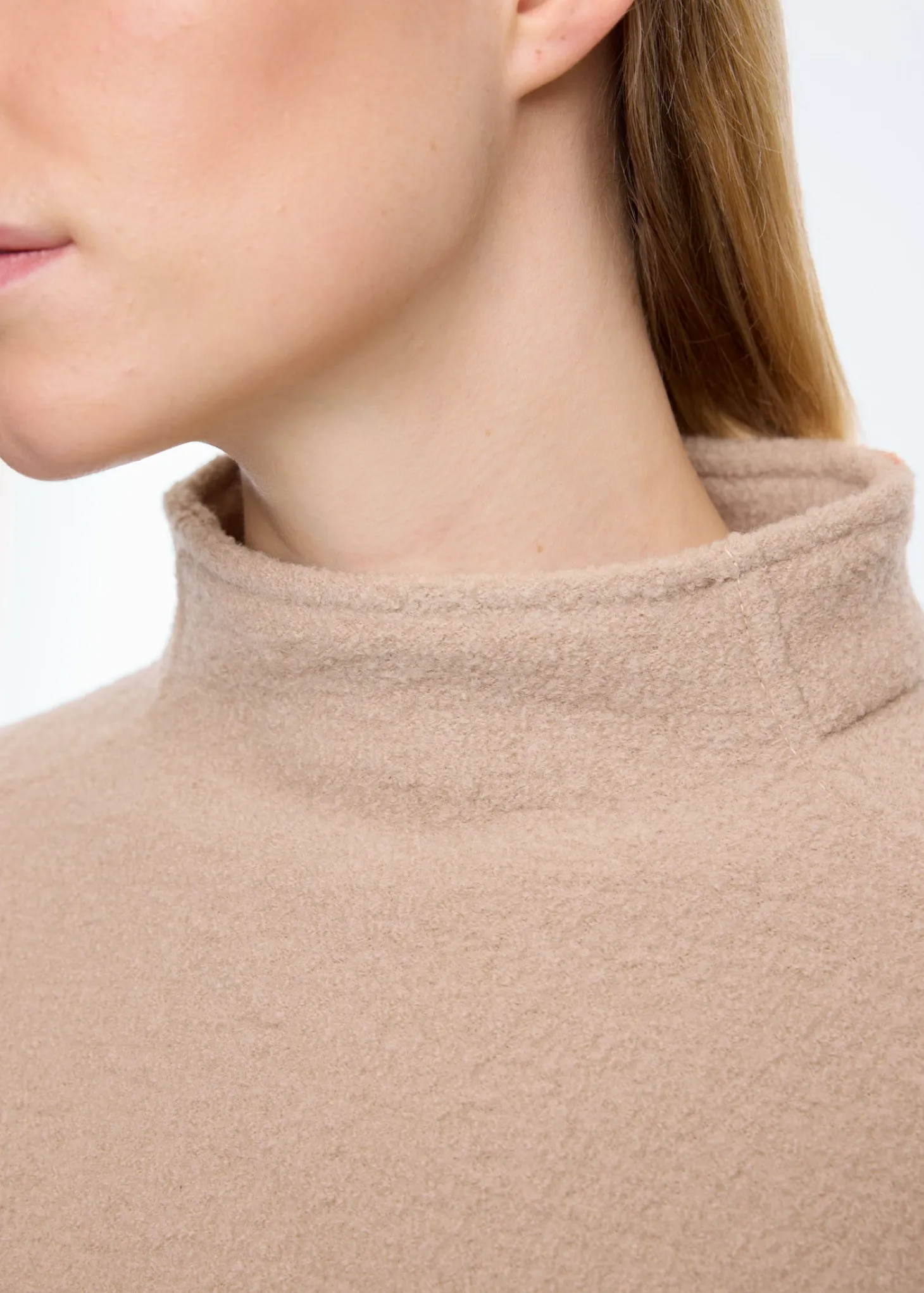 Turtle curl wool sweater